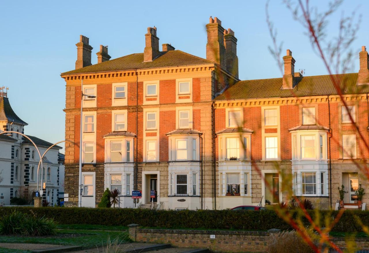 Sea Views Stunning 2 Bedroom Apartment # Lowestoft Esterno foto
