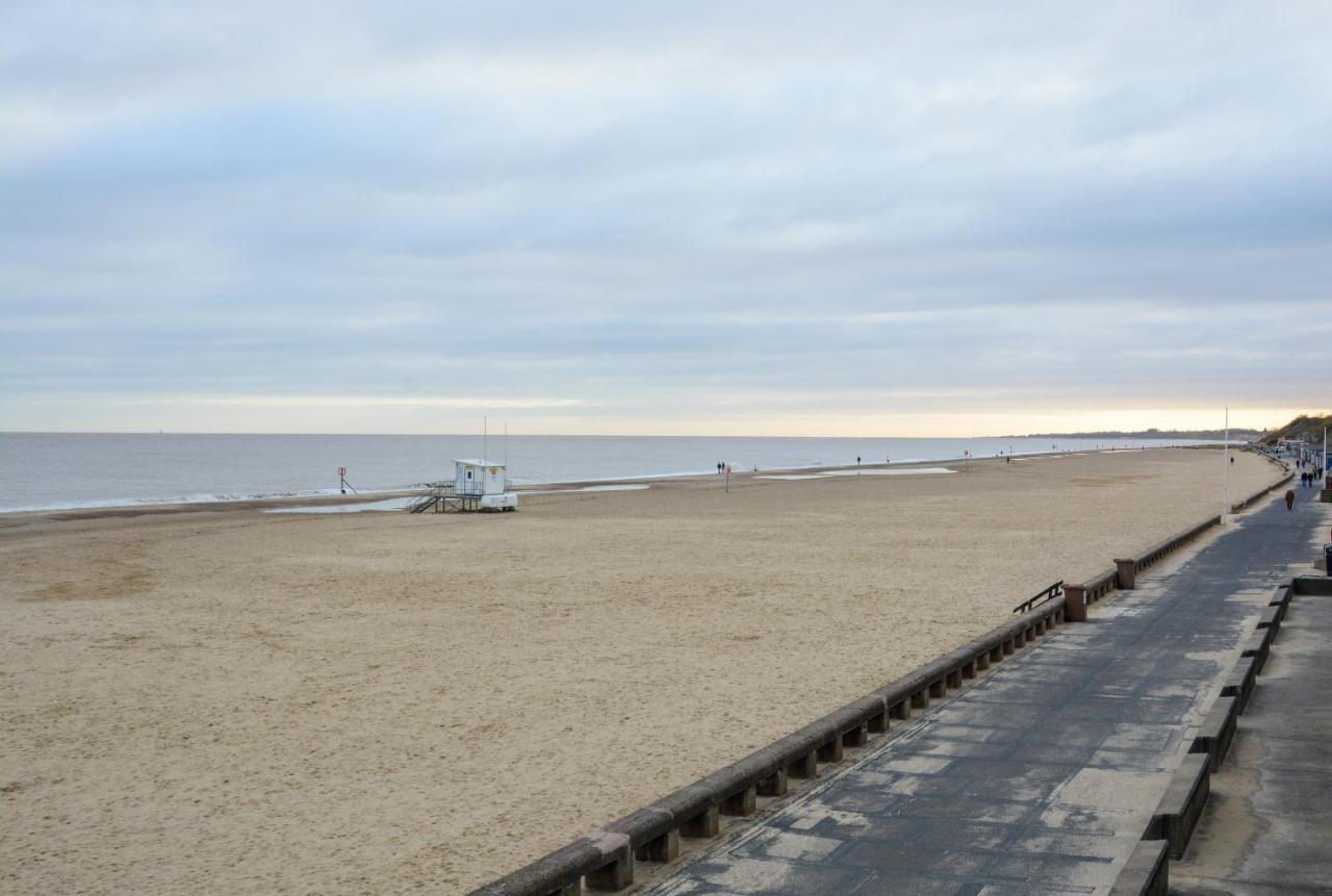 Sea Views Stunning 2 Bedroom Apartment # Lowestoft Esterno foto