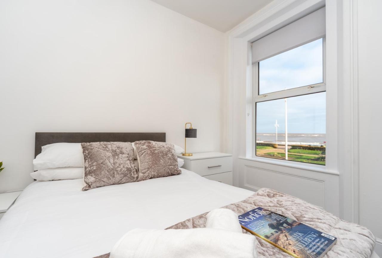 Sea Views Stunning 2 Bedroom Apartment # Lowestoft Esterno foto