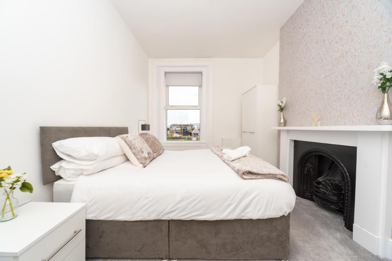 Sea Views Stunning 2 Bedroom Apartment # Lowestoft Esterno foto