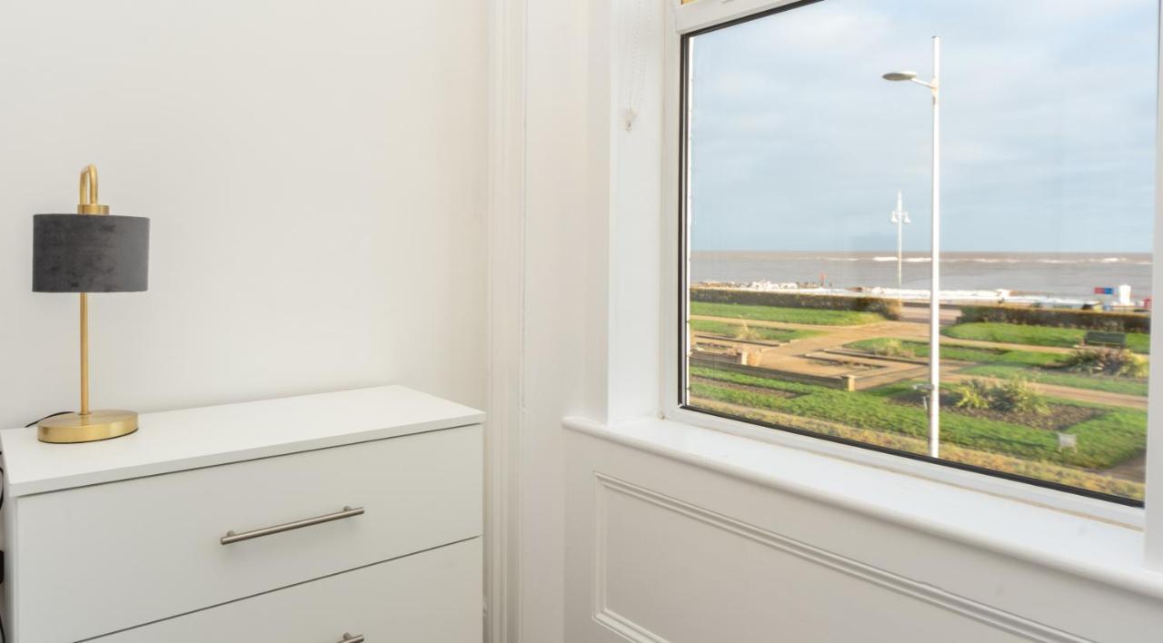 Sea Views Stunning 2 Bedroom Apartment # Lowestoft Esterno foto